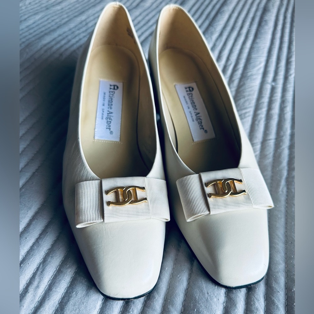 Etienne Aigner cream colored pumps, size 7m